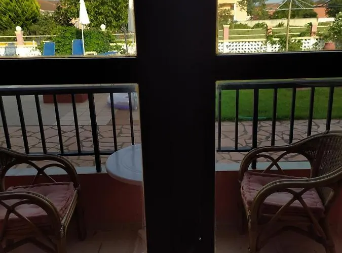 Ektor @swimming Pool Sidárion